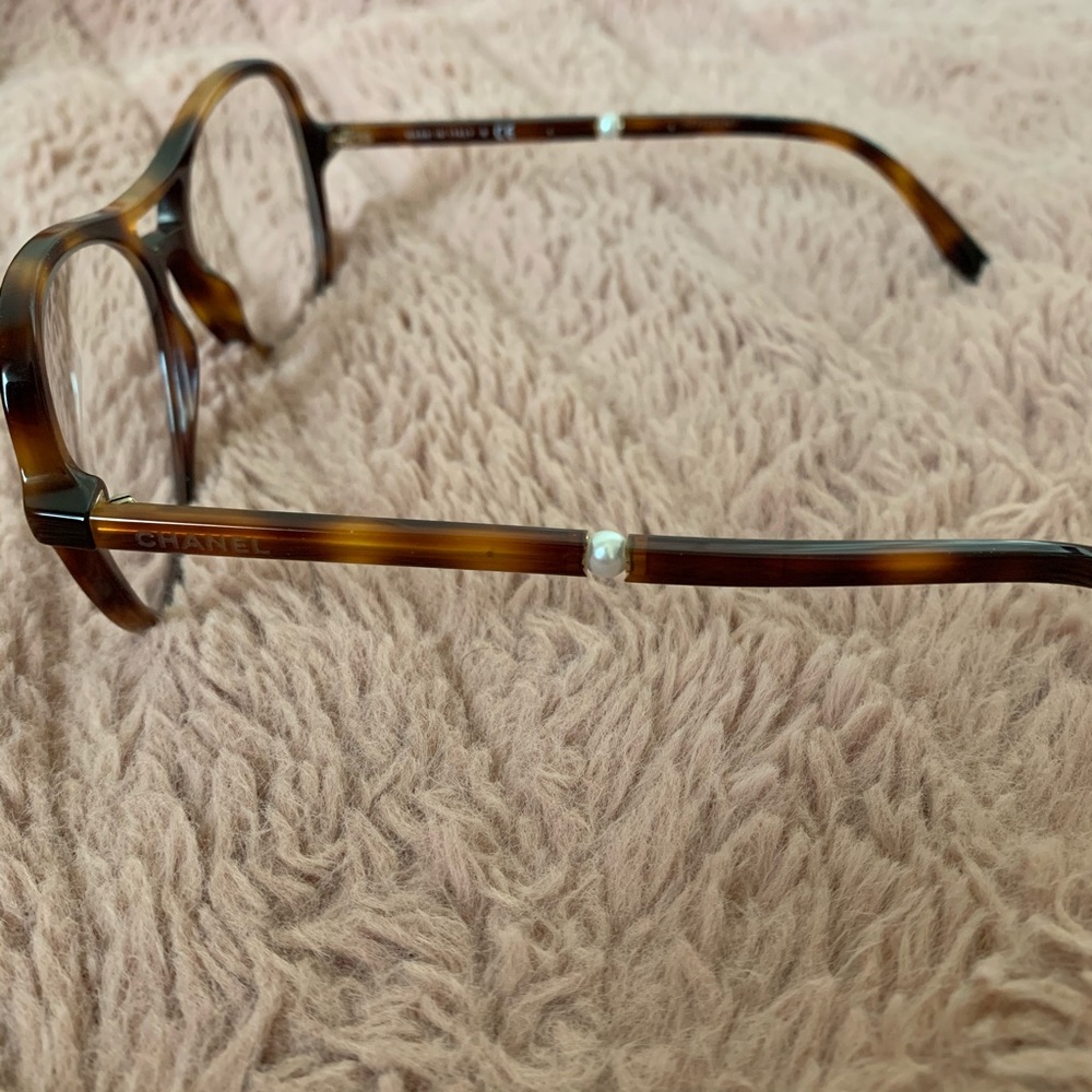 Authentic Pearl Chanel eyewear - Picture 2 of 3